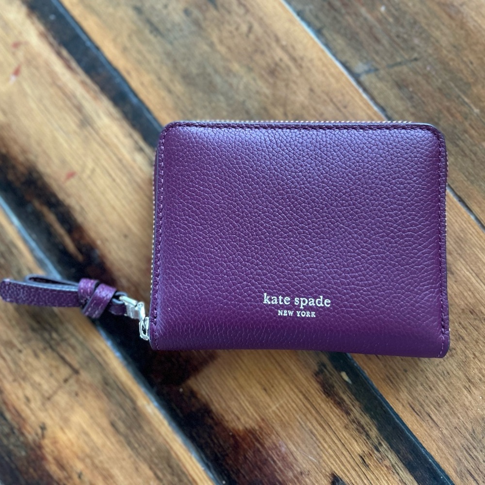 Kate Spade Pebbled Leather Zip Wallet in Plum. NWOT.